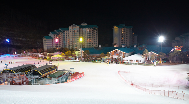 Only takes 40 min. from Seoul, Can enjoy skiing at night in Konjiam Resort