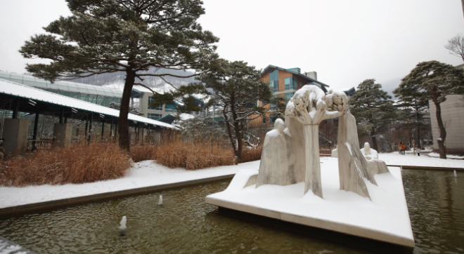 곤지암리조트의 품격을 더해주는 세계적 조각가 줄리아노 반지의 ‘길’