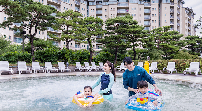 특수 조명과 수중 스피커를 통해 동화나 음악이 흘러나와 아이들의 감성을 자극해주는 유아프로그램 공간